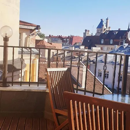 Sunny And Spacious With Terrace Appartement