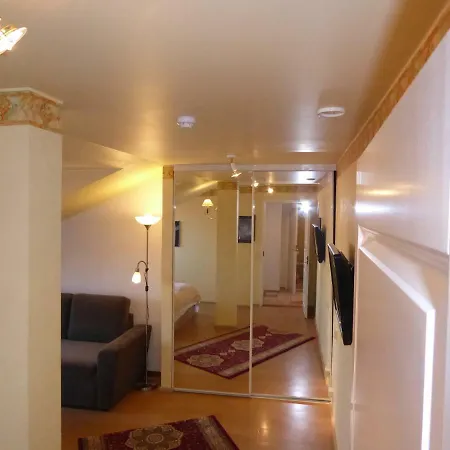 Sunny And Spacious With Terrace *